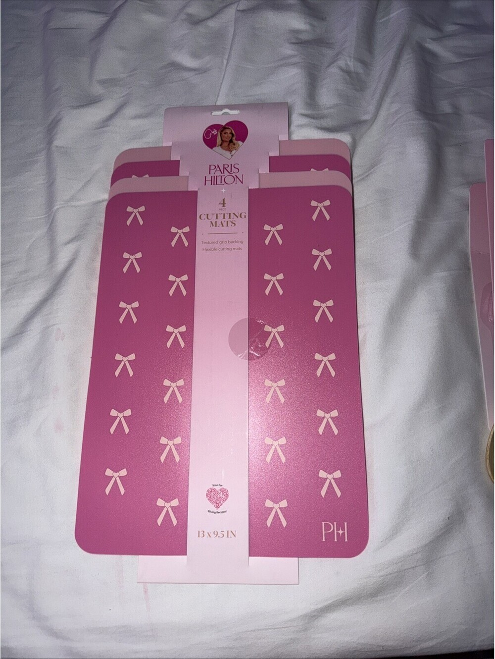 NWT PARIS HILTON Designer 4piece pink bow Cutting Mats 13x9.5